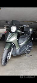 Beverly 350 Sport Touring Verde Opaco