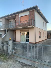 Casa indipendente con garage e giardino