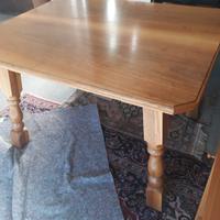 Tavolo in legno massiccio