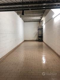 Locale Magazzino Rimessa Garage