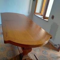 Tavolo in legno e 8 sedie