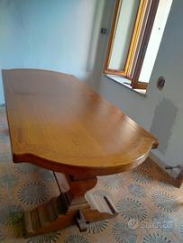 Tavolo in legno e 8 sedie