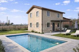 Villa di 256 m² con 5 locali e box auto doppio a C