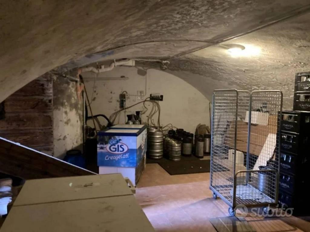 Immobile in asta di 642 m² con più di 5 locali a M - Altro