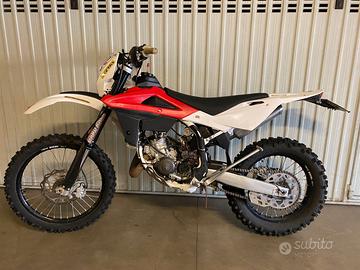 Husqvarna WR 125 enduro (potenza a libretto 3,5Kw)