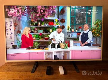 Smart Tv Samsung 4k 43 pollici UE43RU7410U bianca