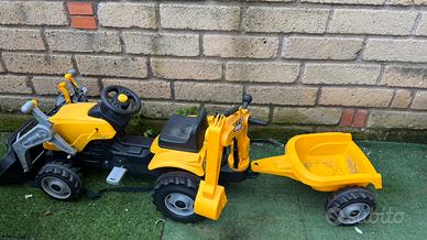 Trattore a pedali con rimorchio smoby