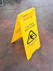 cartelli segnalazione pavimento bagnato usati