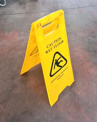 cartelli segnalazione pavimento bagnato usati