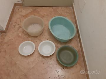 Serie catini e bacinelle plastica.