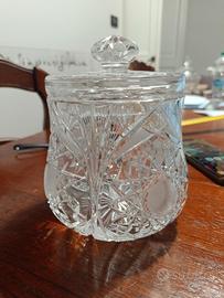 barattolo in cristallo intagliato con coperchio 