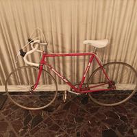 bicicletta da corsa bianchi vintage bianca e rossa