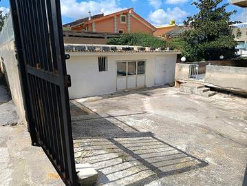 Locale magazzino, box zona viale delle Americhe