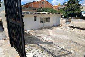 Locale magazzino, box zona viale delle Americhe