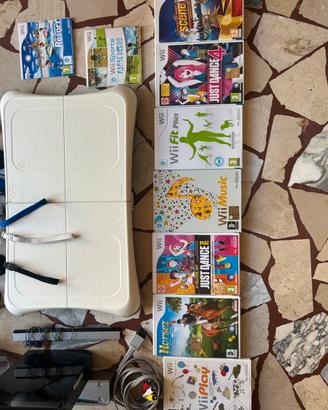 Nintendo Wii nera + balance board + telecomandi