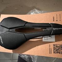 Sella Prologo SCRATCH M5 140 PAS - TiroX, nero