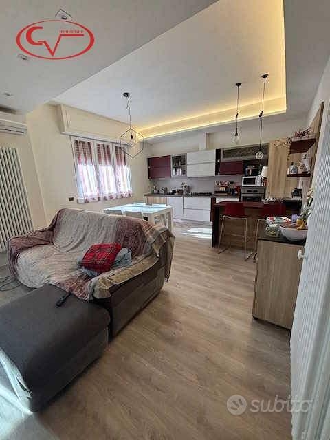 Appartamento di 120 m² con 5 locali e box auto a M - Vista 3