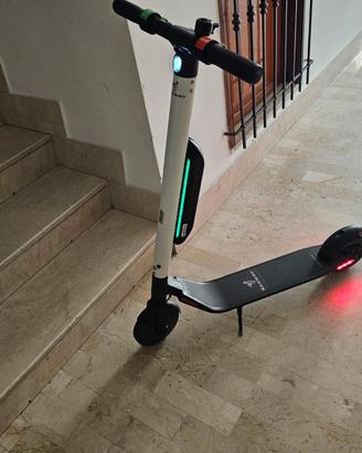 Monopattino Elettrico Segway Ninebot ES4