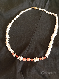 Collana con corallo,perle di fiume,chiusura in oro