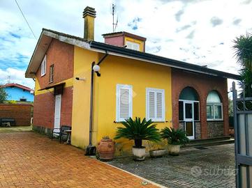 VILLA SINGOLA A LARIANO