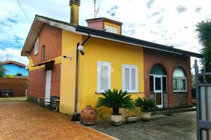 VILLA SINGOLA A LARIANO