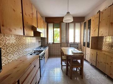 Appartamento di 102 m² con 4 locali e box auto a B