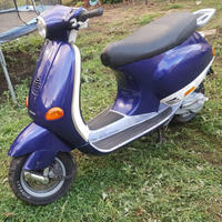 Vespa et2 con documenti
