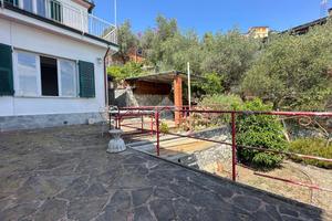 CASA SEMINDIPENDENTE A LA SPEZIA