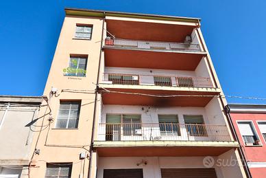 Appartamento ampio vivibile con luminoso balcone