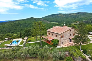Rustico / Casale di 670 m² con più di 5 locali e b