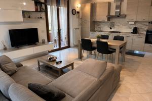 Trilocale con terrazzo, box auto e cantina a Desio