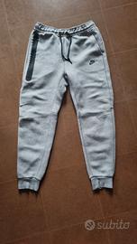 pantaloni nike tech
