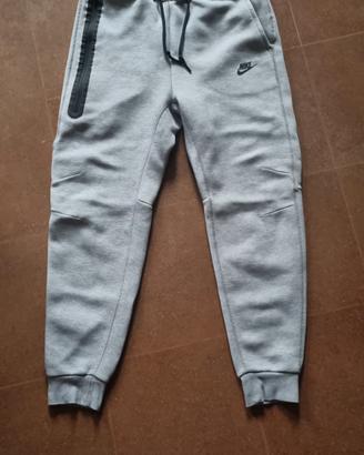 pantaloni nike tech