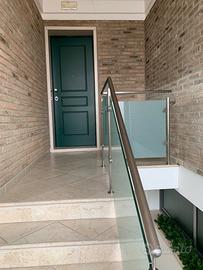 Casa singola con negozio piano terra