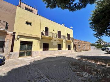4 LOCALI A MAZARA DEL VALLO