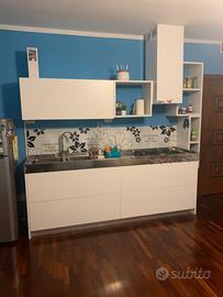 Cucina cassetti automatici con top inox