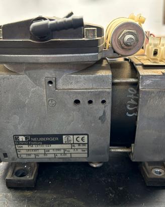 Pompa del vuoto KNF 220V Pressione 2 bar