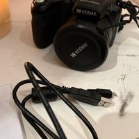 KODAK PIXPRO AZ425 - NUOVA + ACCESSORI ORIGINALI