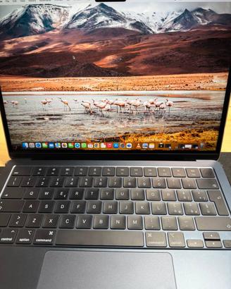 MacBook Air (M2, 2023)