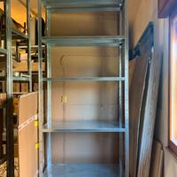 Scaffalature robuste di metallo diverse misure