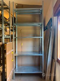 Scaffalature robuste di metallo diverse misure