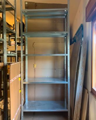 Scaffalature robuste di metallo diverse misure