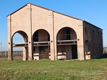 Rustico già restaurato al grezzo a Consandolo