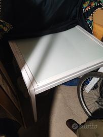 tavolo sedie e specchiera per bagno 