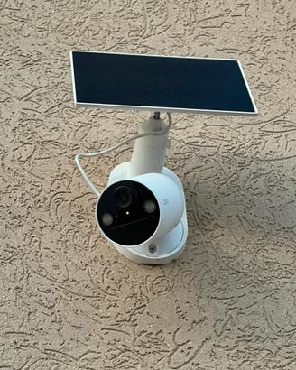 Telecamera Tapo esterno pannello solare