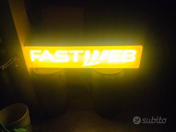 insegna luminosa funzionante Fastweb 
