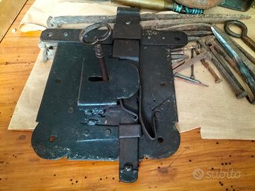 Antichissima serratura epoca 600 con chiave