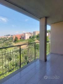 Montelibretti trilocale con terrazzo e p.auto