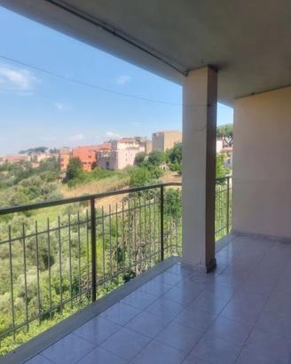 Montelibretti trilocale con terrazzo e p.auto