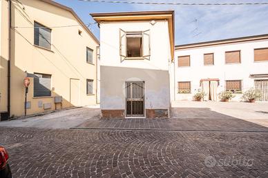 CASA INDIPENDENTE A CURTATONE